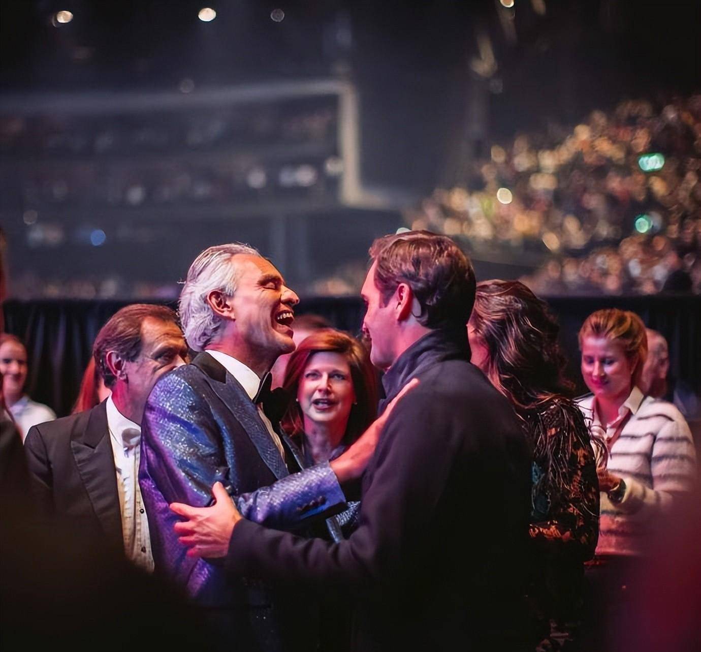 详细阅读:PANDA-出色防守首场状态出色,曼联观众沸腾!,费德勒重返赛场引发球迷热议的简单介绍 PANDA-出色防守首场状态出色,曼联观众沸腾!,费德勒重返赛场引发球迷热议的简单介绍