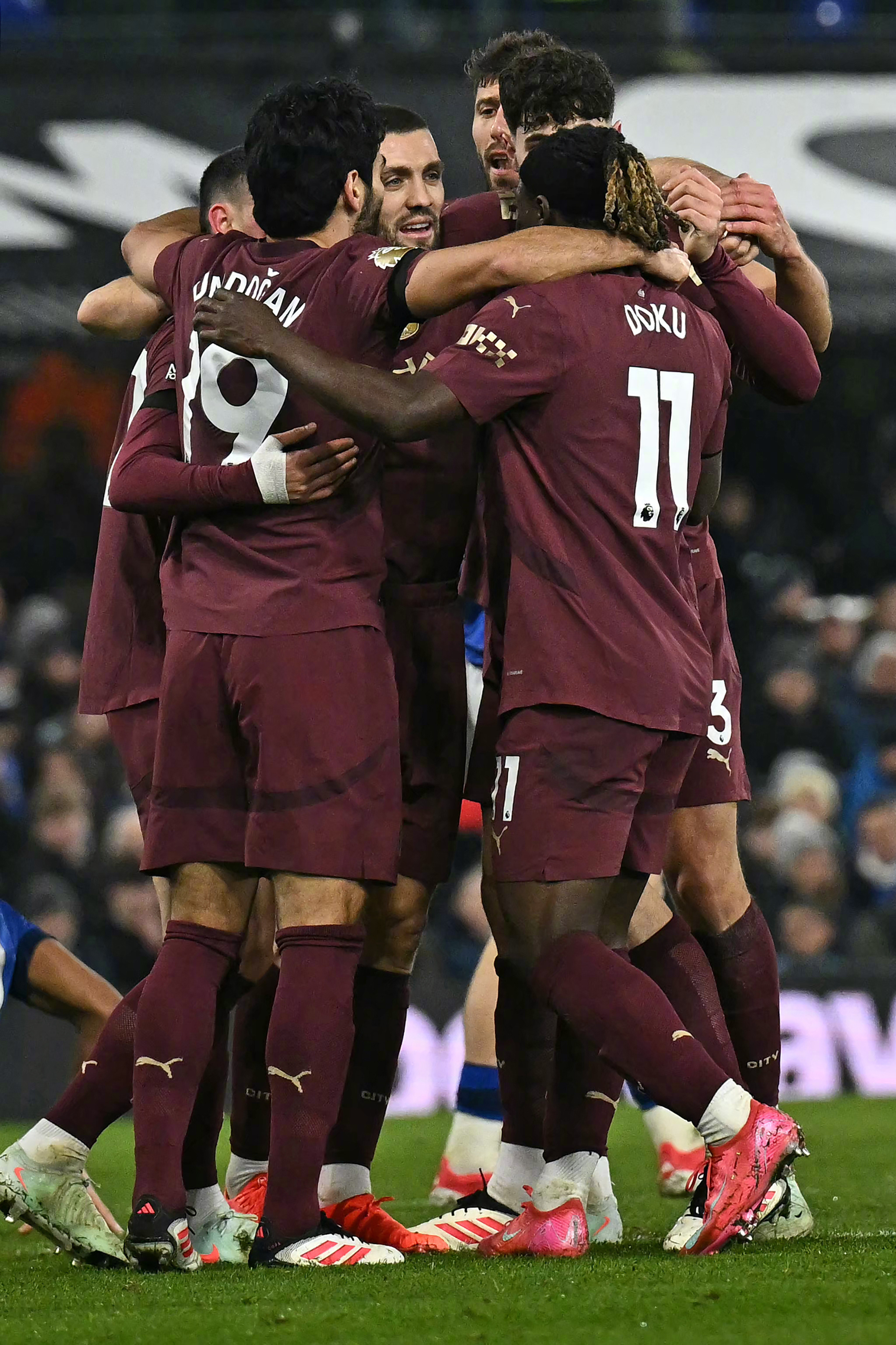 PANDA-出色防守首场状态出色,曼联观众沸腾!,费德勒重返赛场引发球迷热议的简单介绍