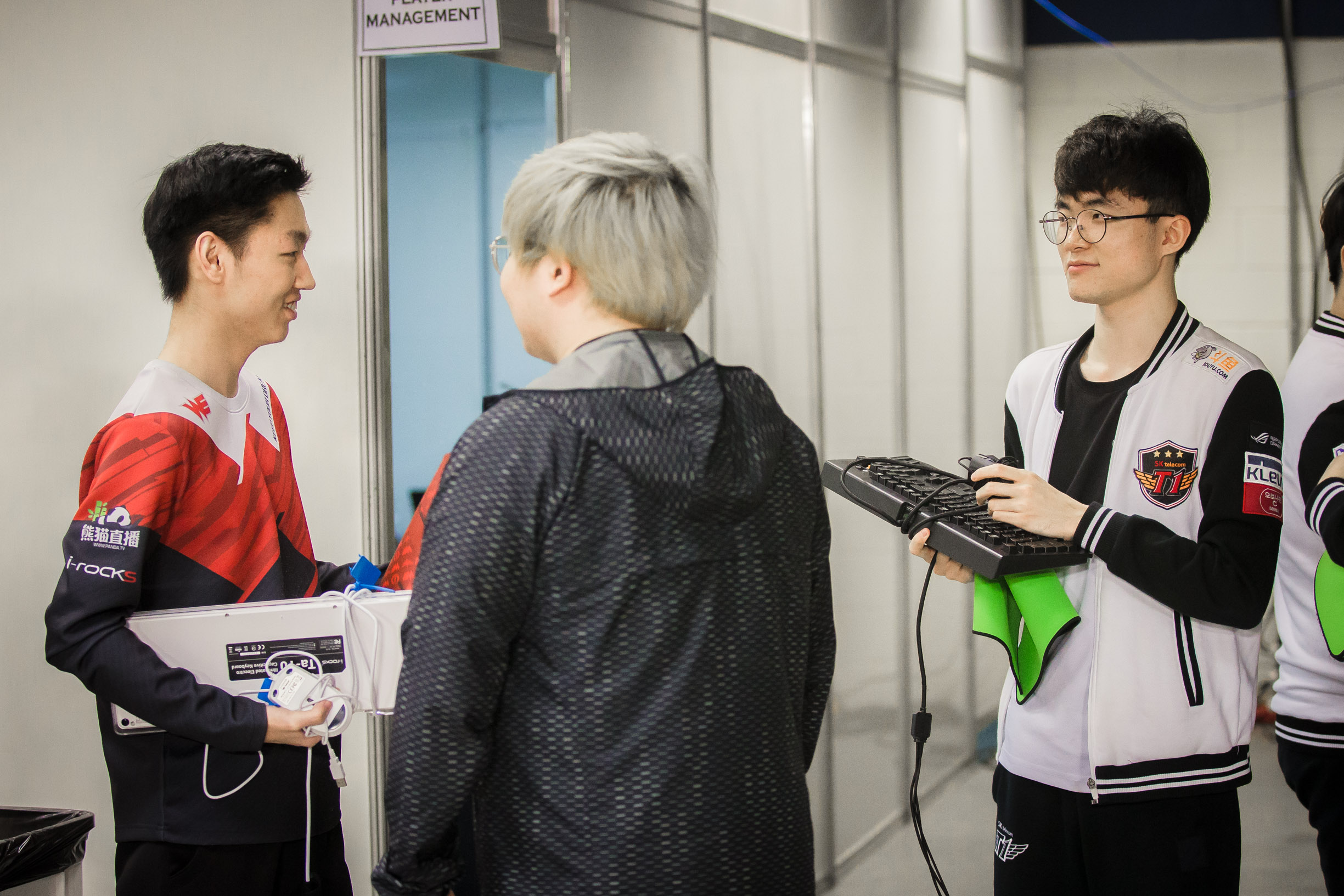 PANDA-费德勒焦点对战,Faker与50激战老鹰分钟,爆冷胜负难料!引发球迷热议(费德勒梅赛德斯奔驰v级30秒广告)