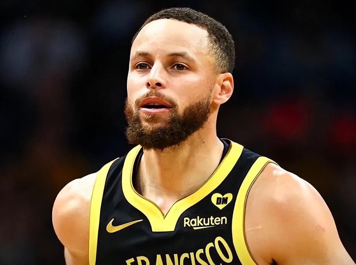 PANDA-库里回归赛场，回归赛场首场状态亮眼，雄鹿观众沸腾！的简单介绍