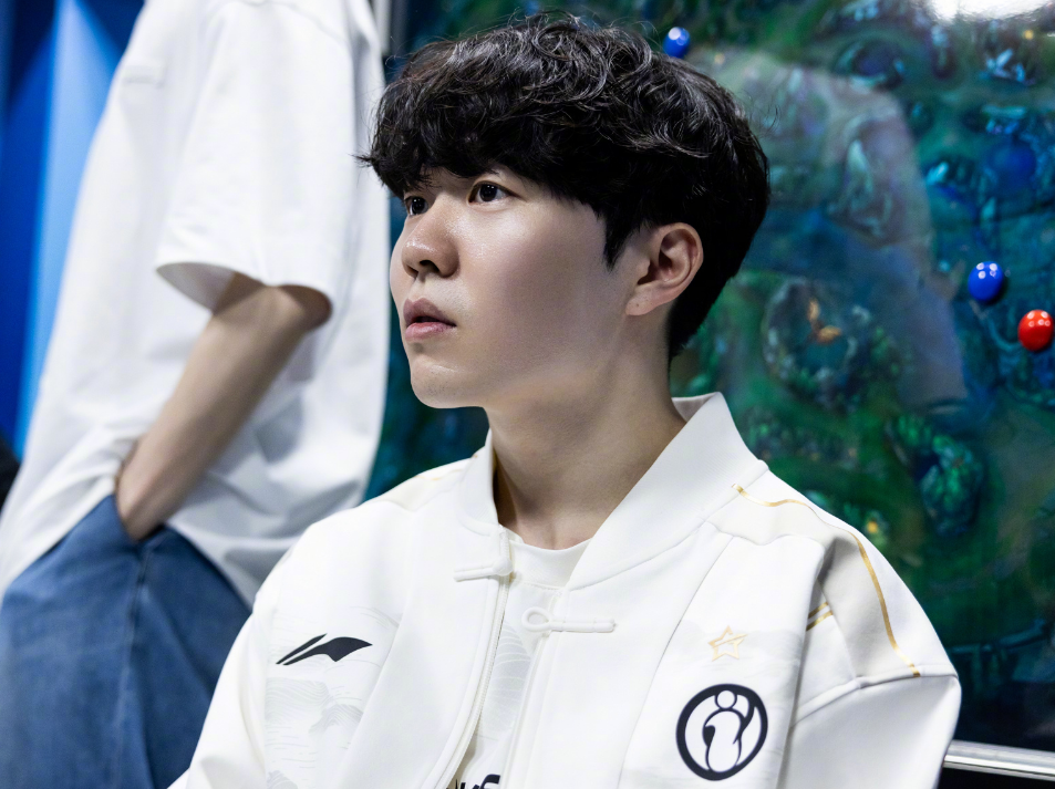 PANDA-Rookie回归赛场，惊险取胜首场状态亮眼，G2观众沸腾！的简单介绍